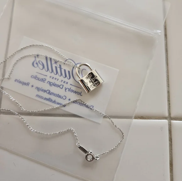 Pristine Authentic Tiffany & Co. Padlock Charm Pendant Necklace - Picture 3 of 13